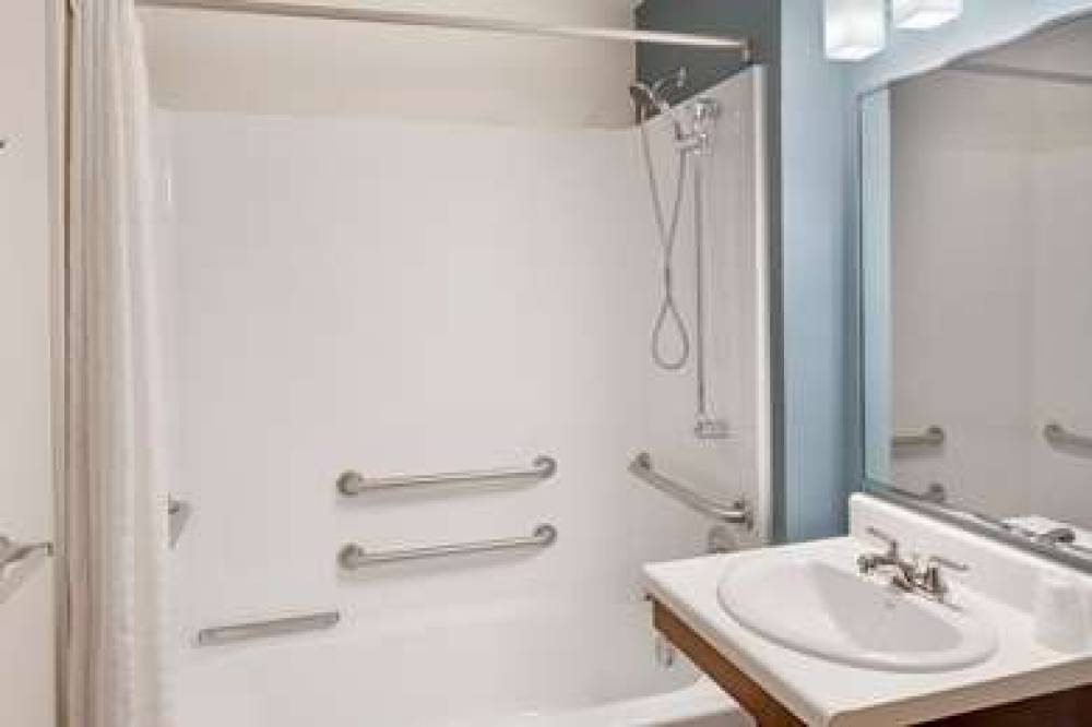 WOODSPRING SUITES LAS COLINAS 8