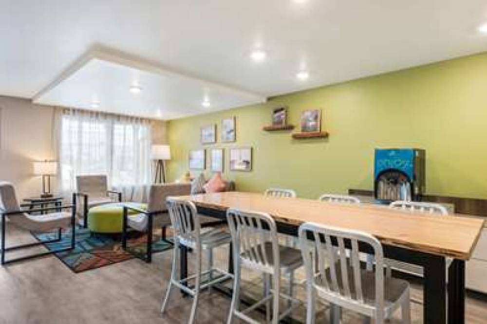 WOODSPRING SUITES LINDEN 7