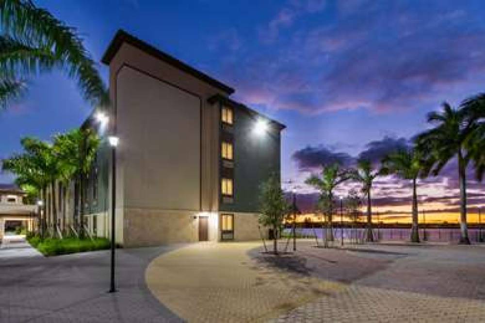 WOODSPRING SUITES MIRAMAR 6