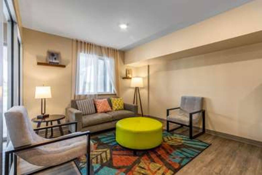 WOODSPRING SUITES MIRAMAR 9