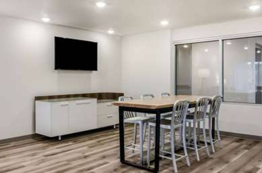 WOODSPRING SUITES TACOMA - LAKEWOOD 4