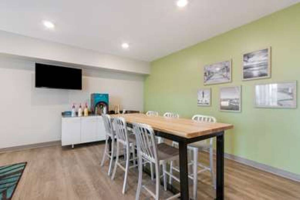 WOODSPRING SUITES TAMARAC 6
