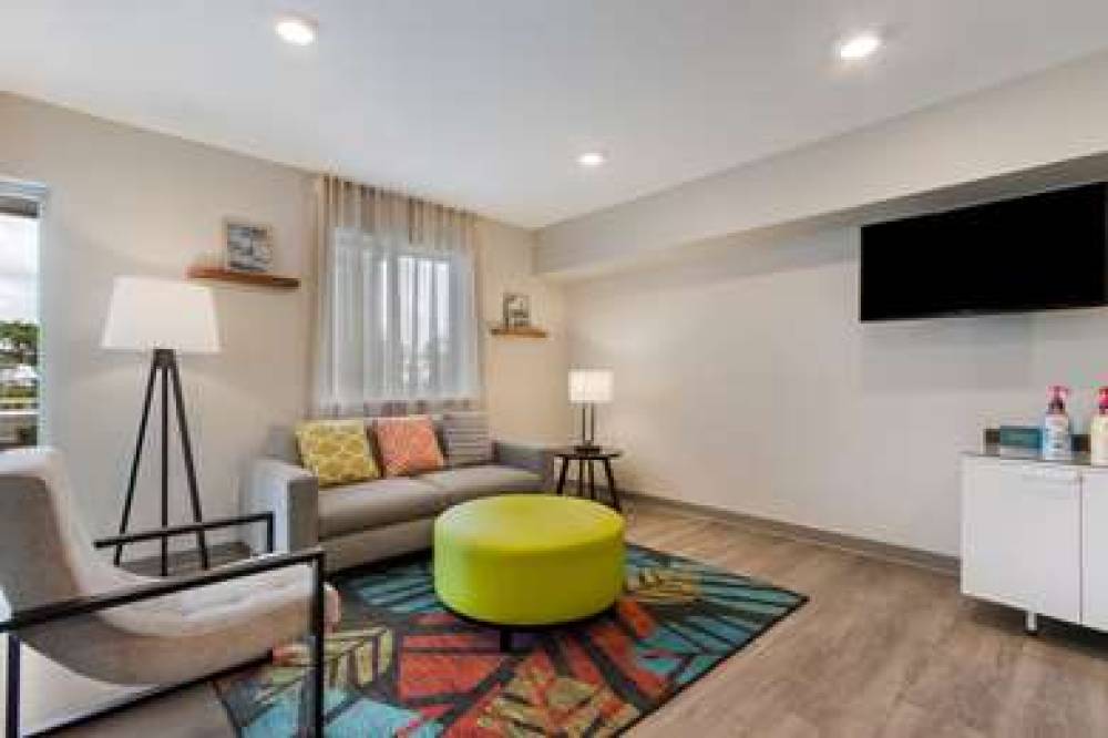 WOODSPRING SUITES TAMARAC 5