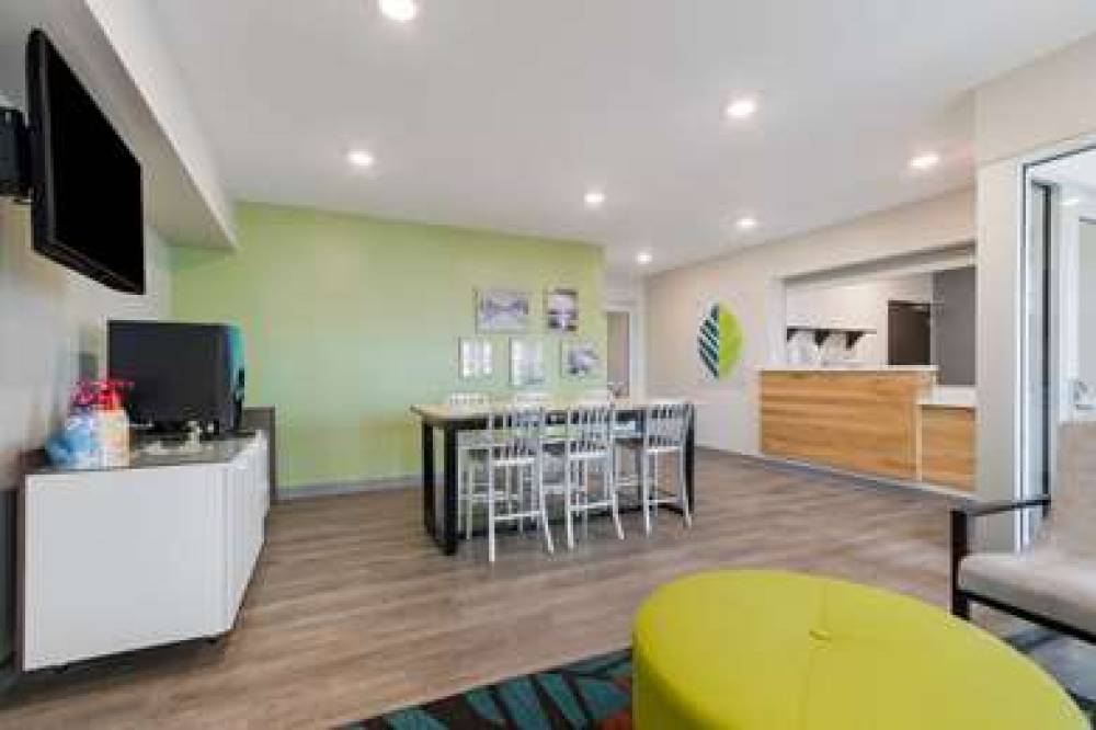 WOODSPRING SUITES TAMARAC 9