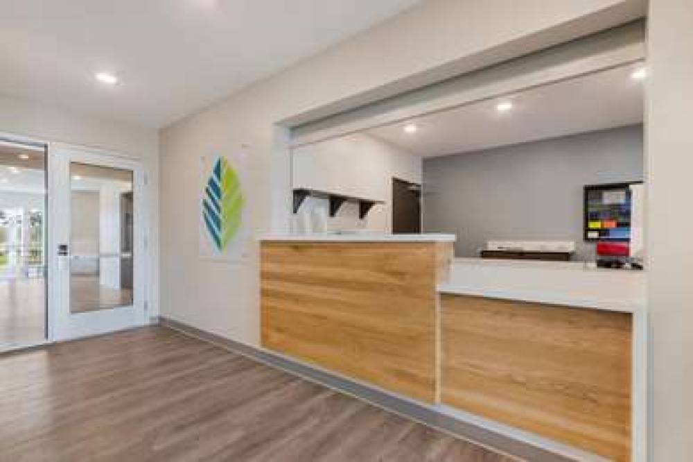 WOODSPRING SUITES TAMARAC 8