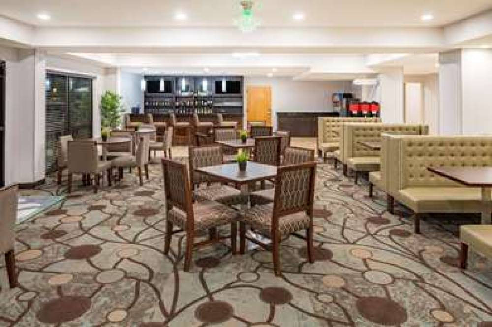 WYNDHAM GARDEN GREENVILLE AIRP 5