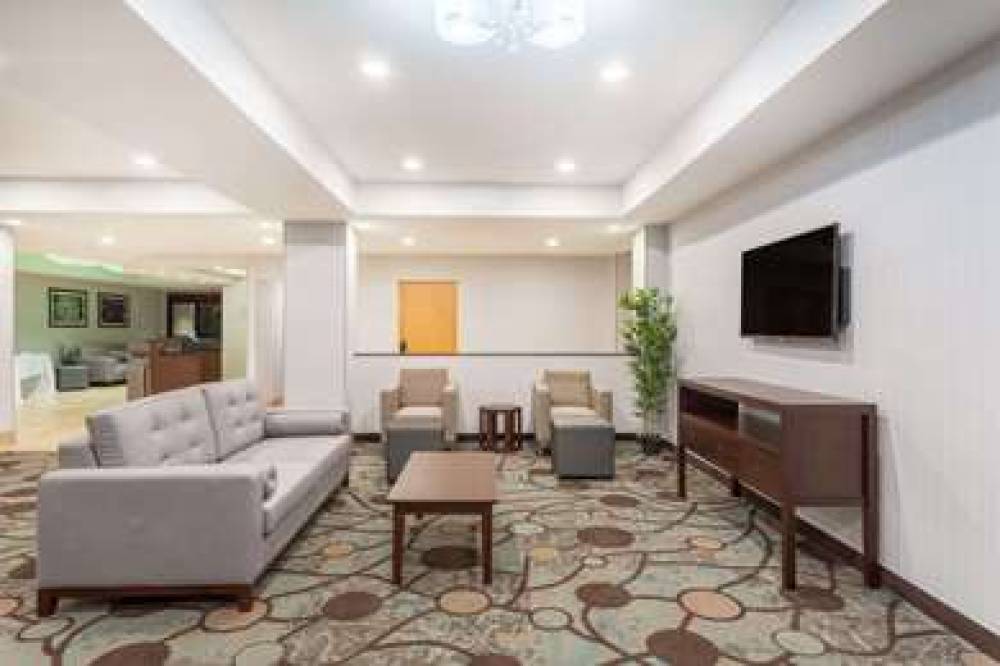 WYNDHAM GARDEN GREENVILLE AIRP 8