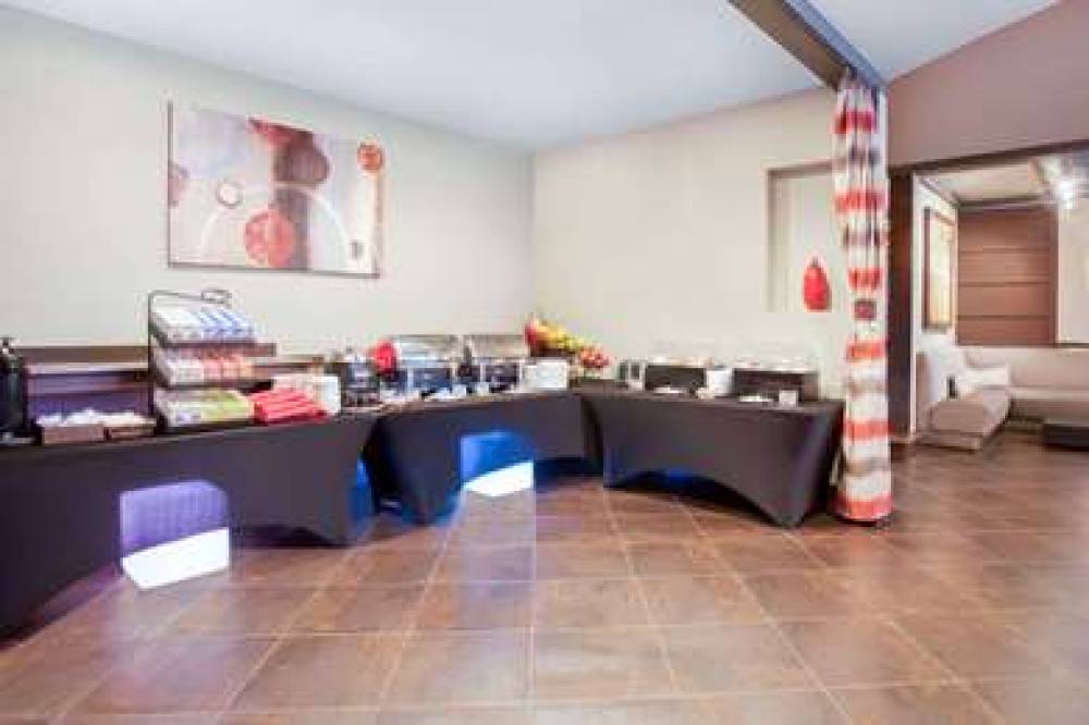 WYNDHAM GARDEN SCHAUMBURG CHIC 1