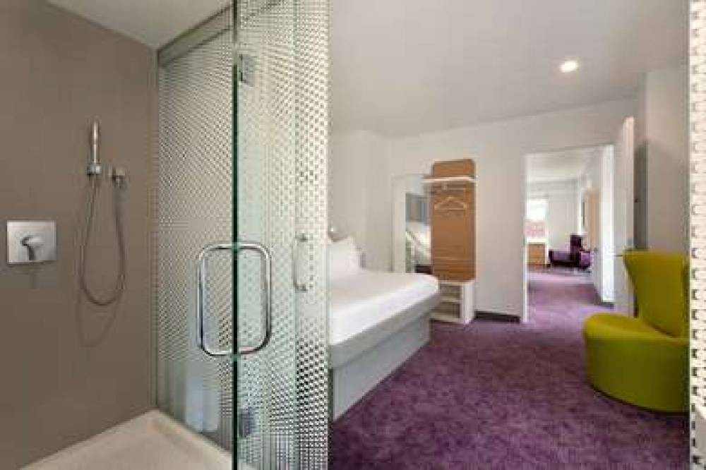 YOTEL BOSTON 4